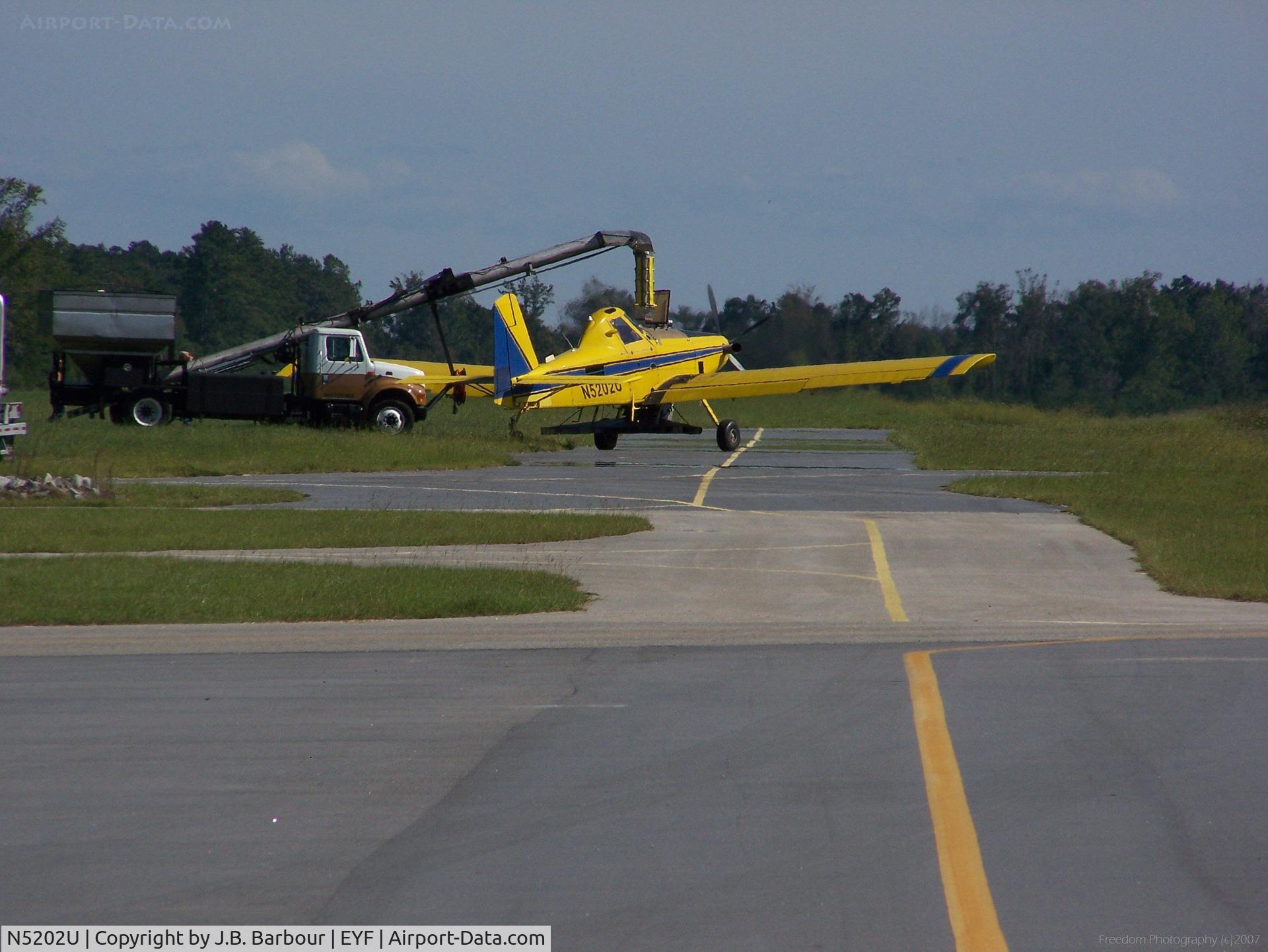 N5202U, 1999 Air Tractor Inc AT-602 C/N 602-0542, Getting a refill