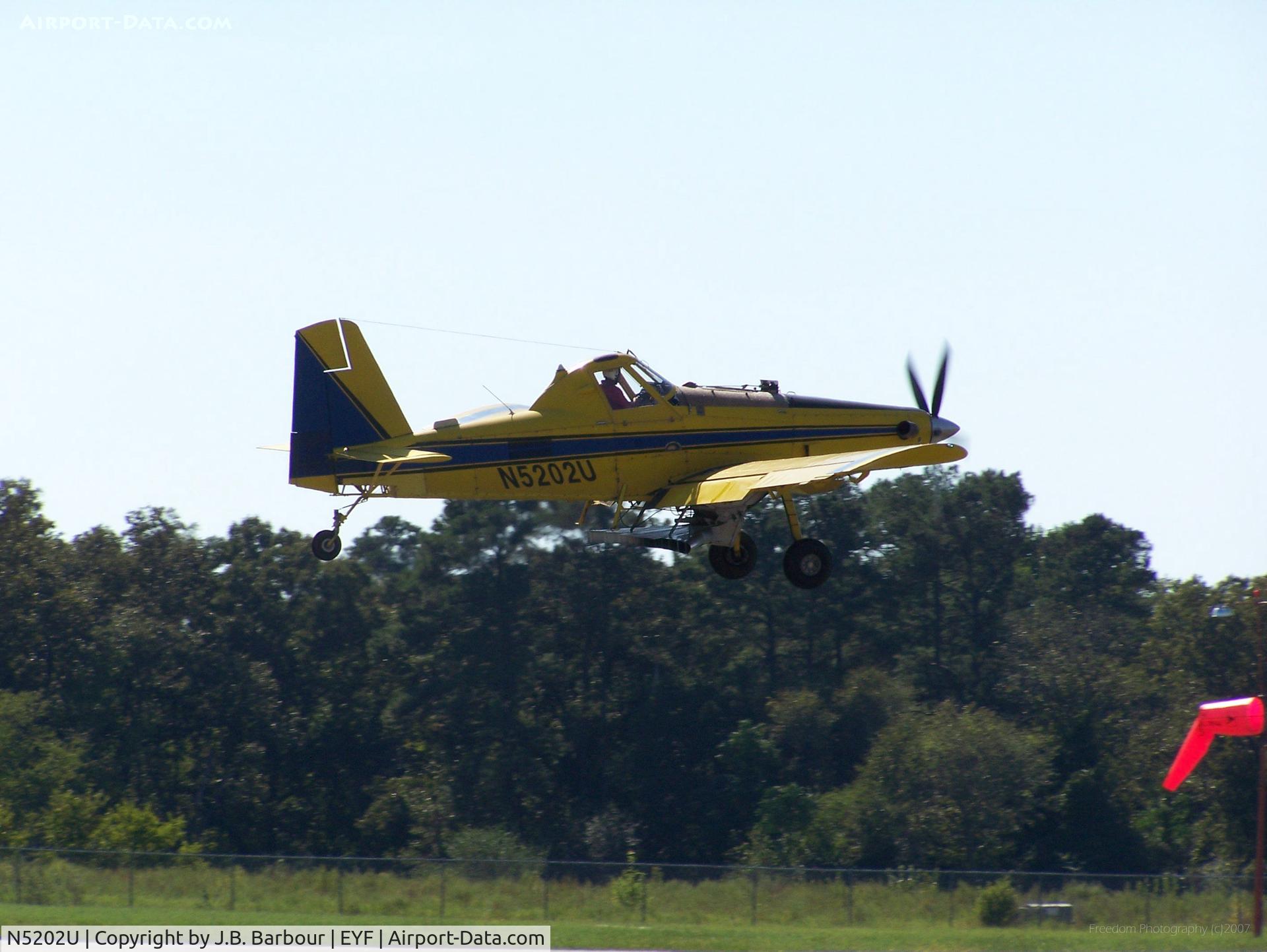 N5202U, 1999 Air Tractor Inc AT-602 C/N 602-0542, Departing to dust pine trees