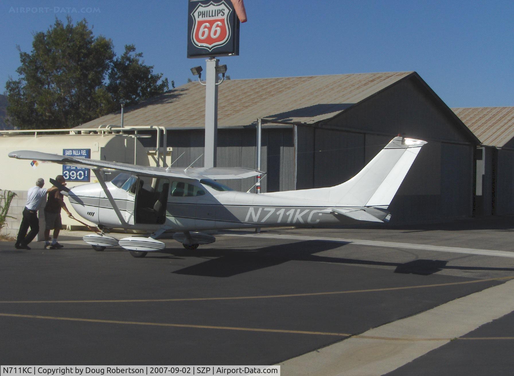 N711KC, 1973 Cessna 182P Skylane C/N 18261989, 1973 Cessna 182P SKYLANE, Continental O-470-S 230 Hp, refueling