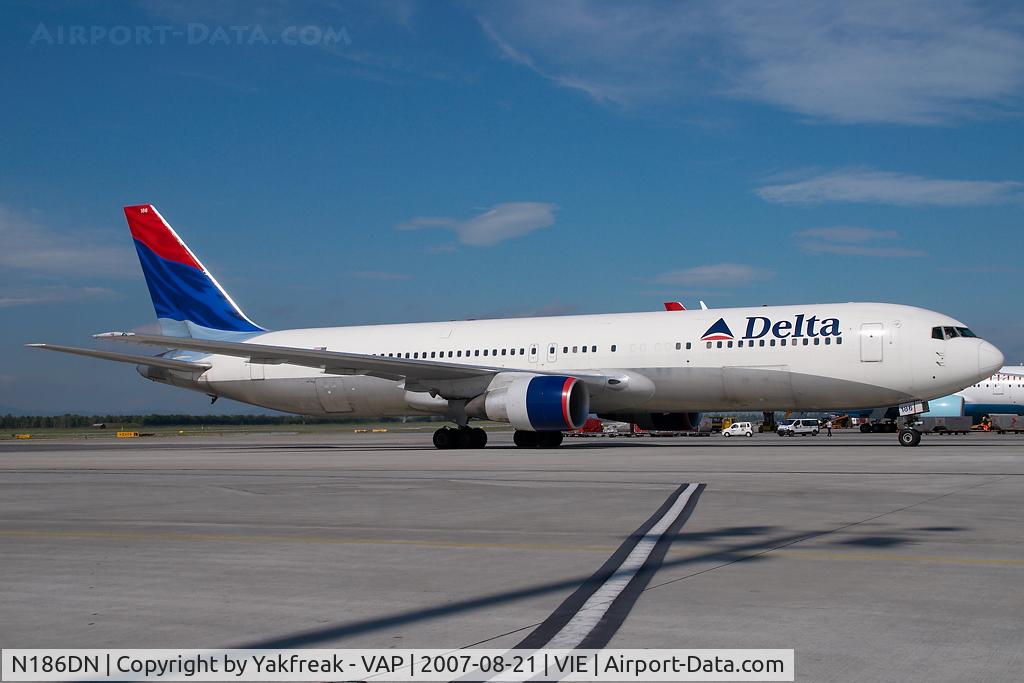 N186DN, 1995 Boeing 767-332 C/N 27962, Delta Airlines Boeing 767-300