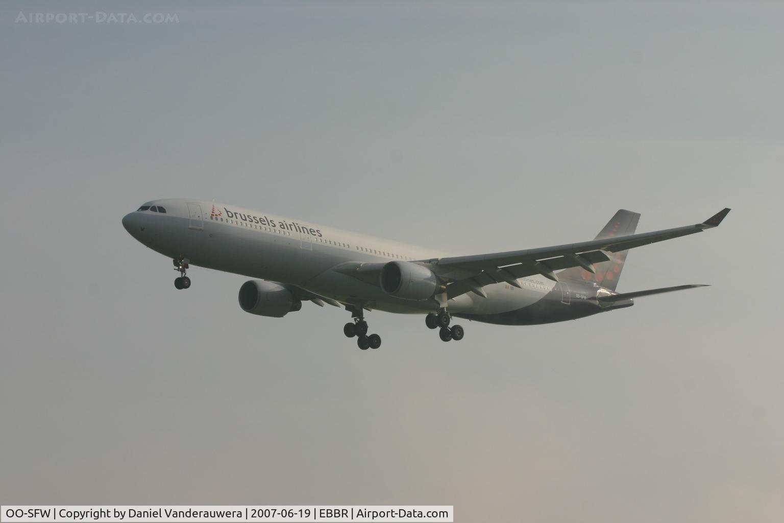OO-SFW, 1994 Airbus A330-322 C/N 82, Descending to rwy 25L  (still slightly foggy that morning)