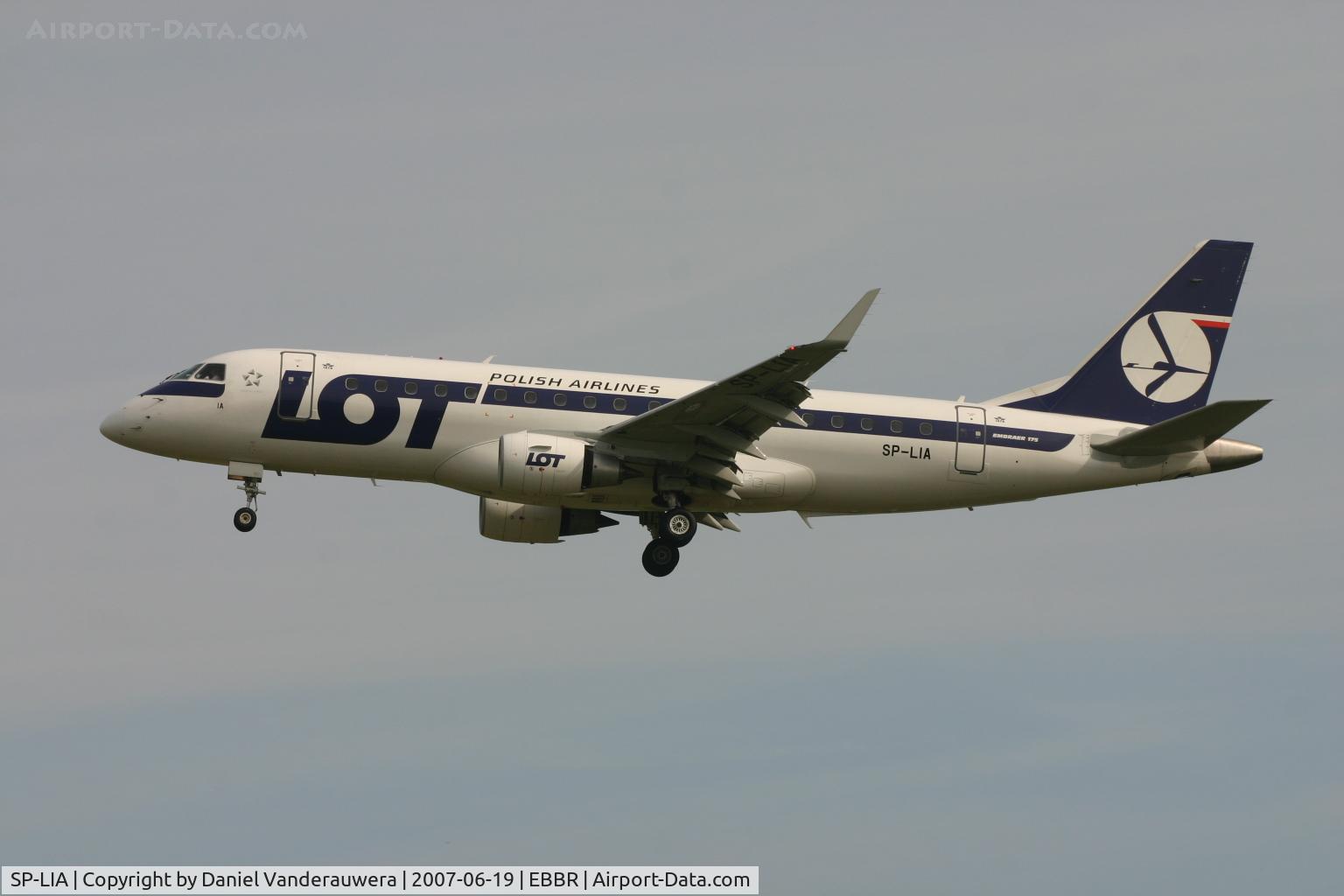 SP-LIA, 2006 Embraer 175STD (ERJ-170-200STD) C/N 17000125, arrival of flight LO235 to rwy 25L