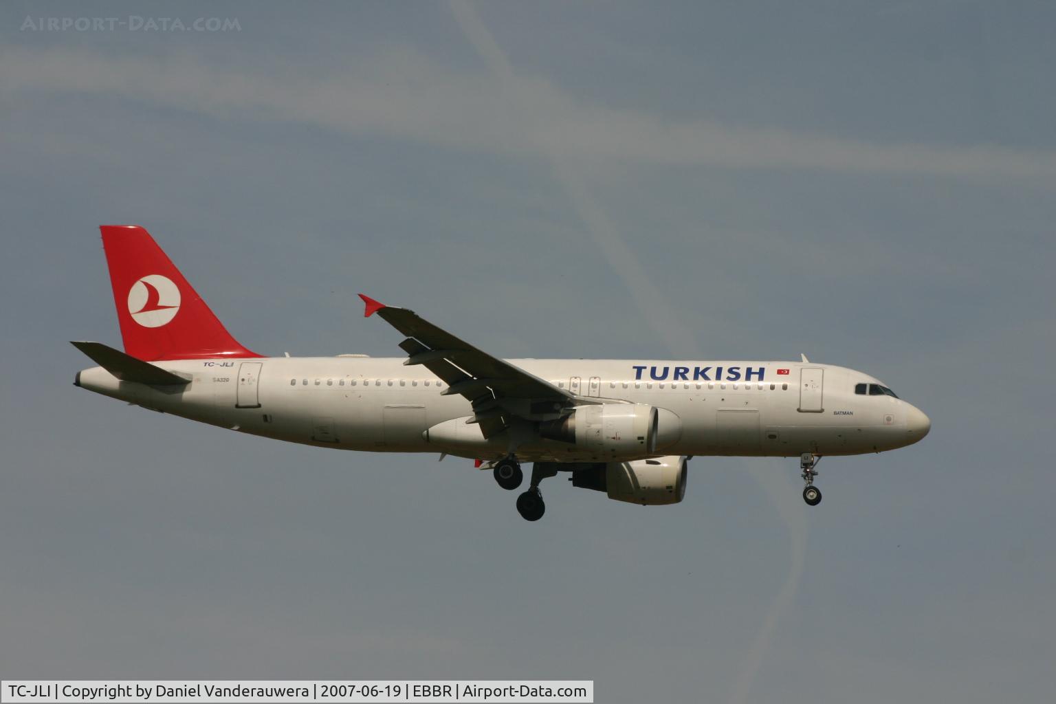 TC-JLI, 1995 Airbus A320-214 C/N 559, arrival of flight TK1937 to rwy 02