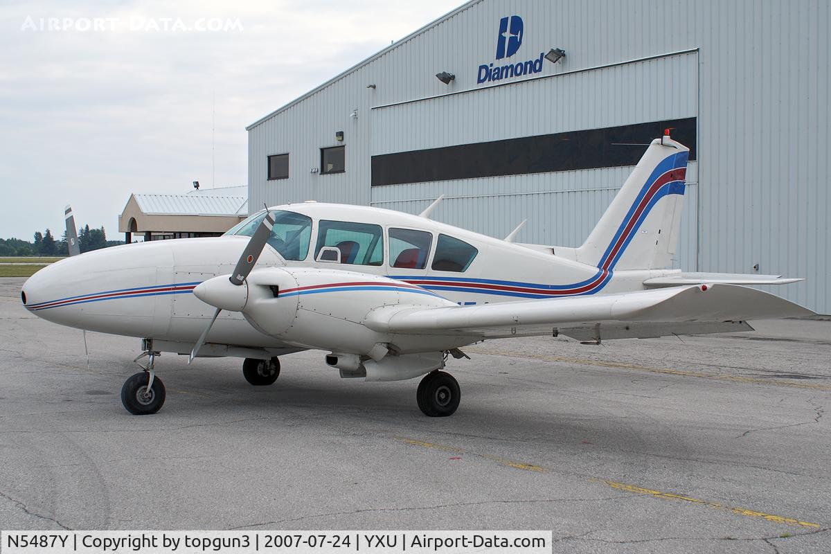 N5487Y, 1964 Piper PA-23-250 C/N 27-2581, Parked in front of Diamond Flight Centre