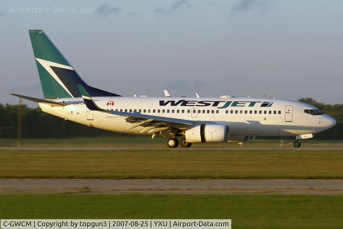C-GWCM, 2003 Boeing 737-7CT C/N 32756, Sunset landing on RWY15.