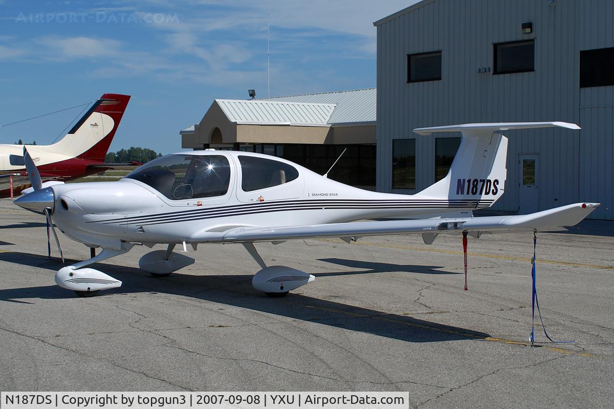 N187DS, 2005 Diamond DA-40 Diamond Star C/N 40.574, Parked in front of Diamond Flight Centre