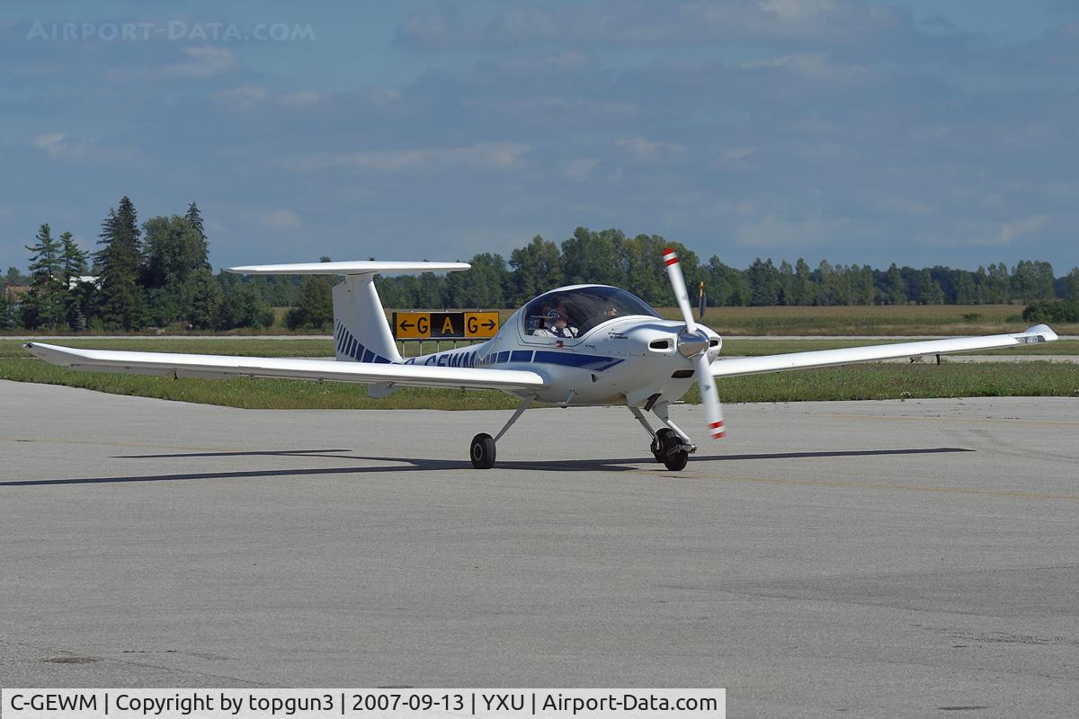 C-GEWM, 1999 Diamond DA-20C-1 Eclipse C/N C0071, Taxiing across Ramp III.