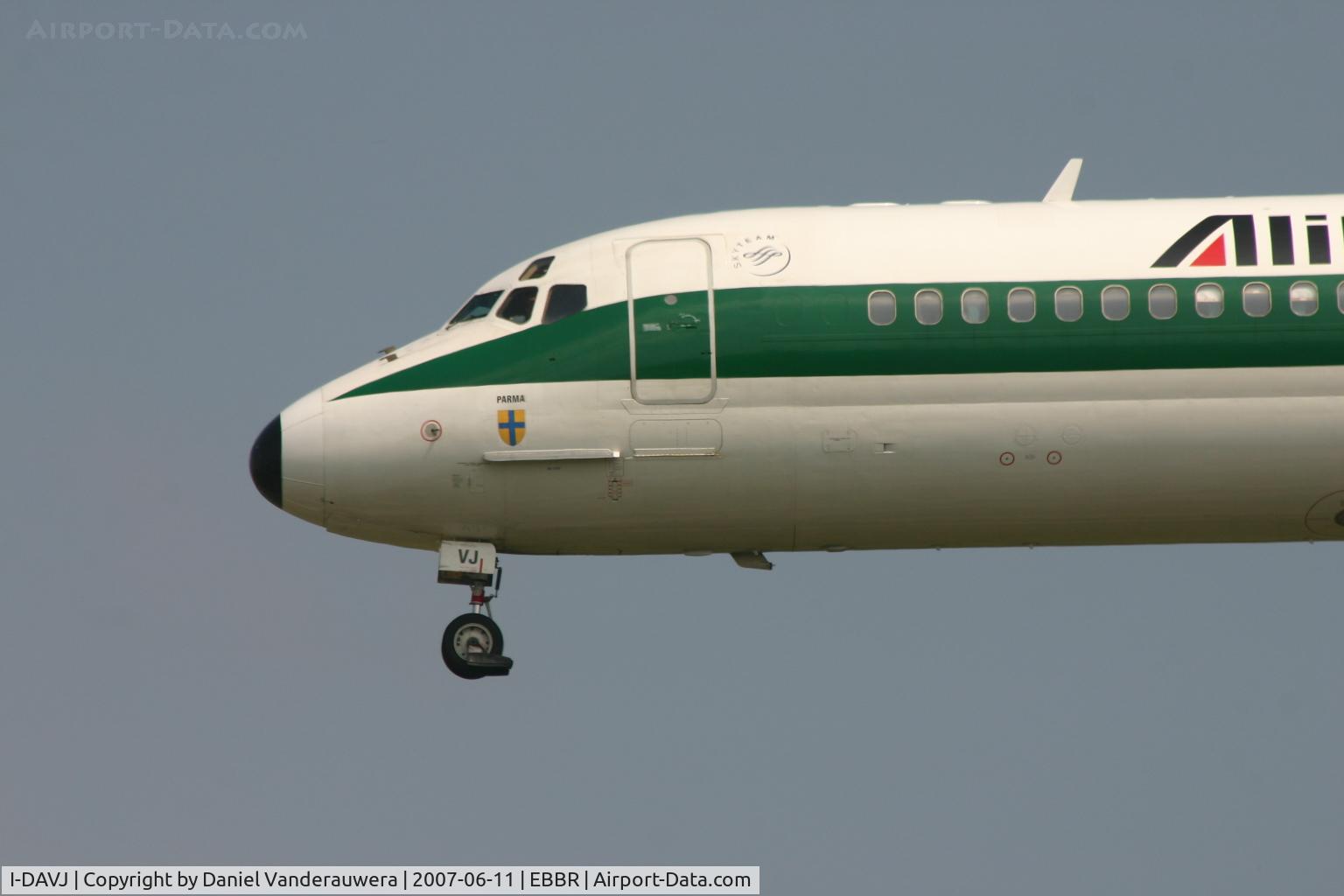 I-DAVJ, 1987 McDonnell Douglas MD-82 (DC-9-82) C/N 49431, arrival of flight AZ146 to rwy 25L