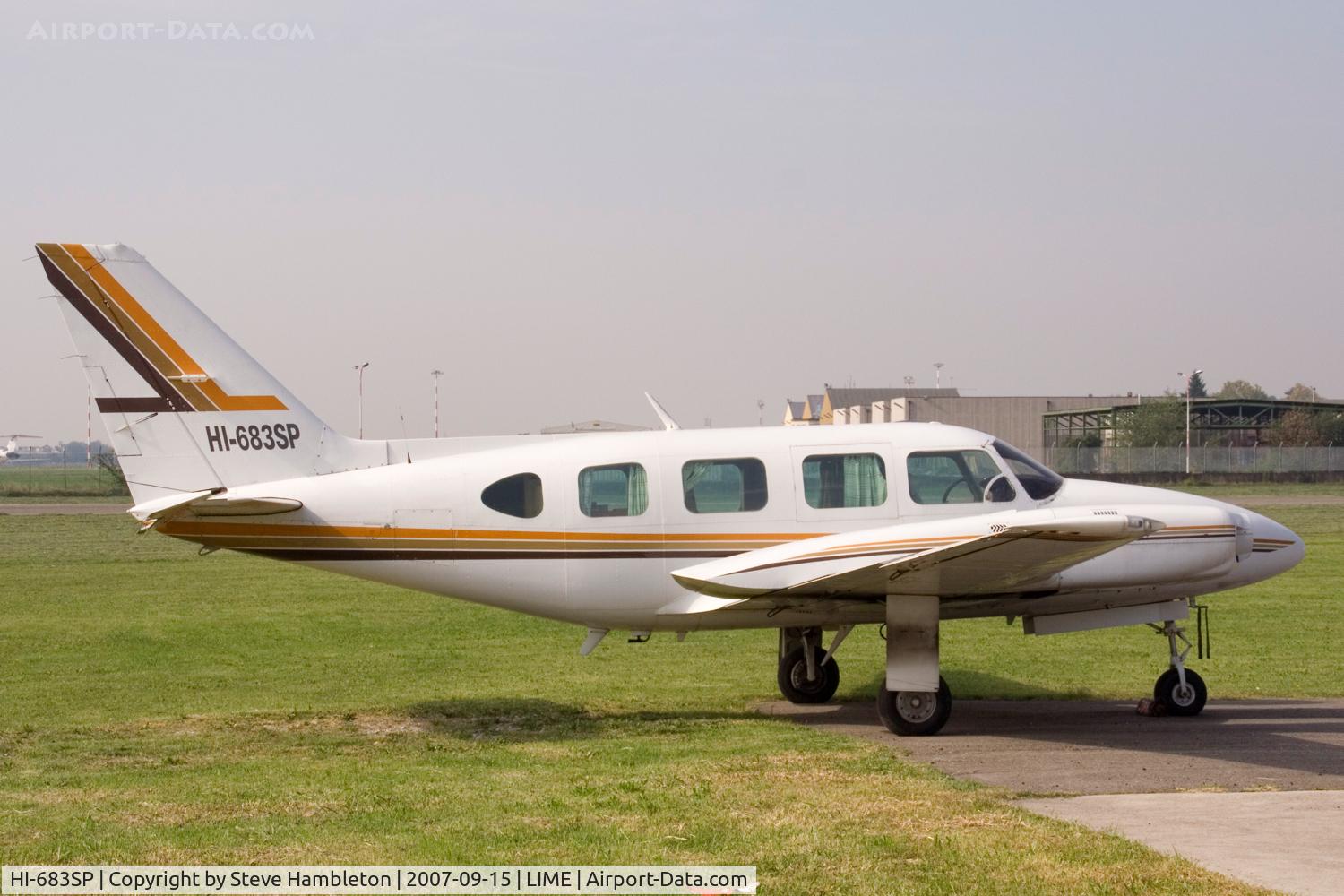 HI-683SP, Piper PA-31-325 Navajo C/R C/N 31-8112064, Exotic Navajo parked at Bergamo Flying Club