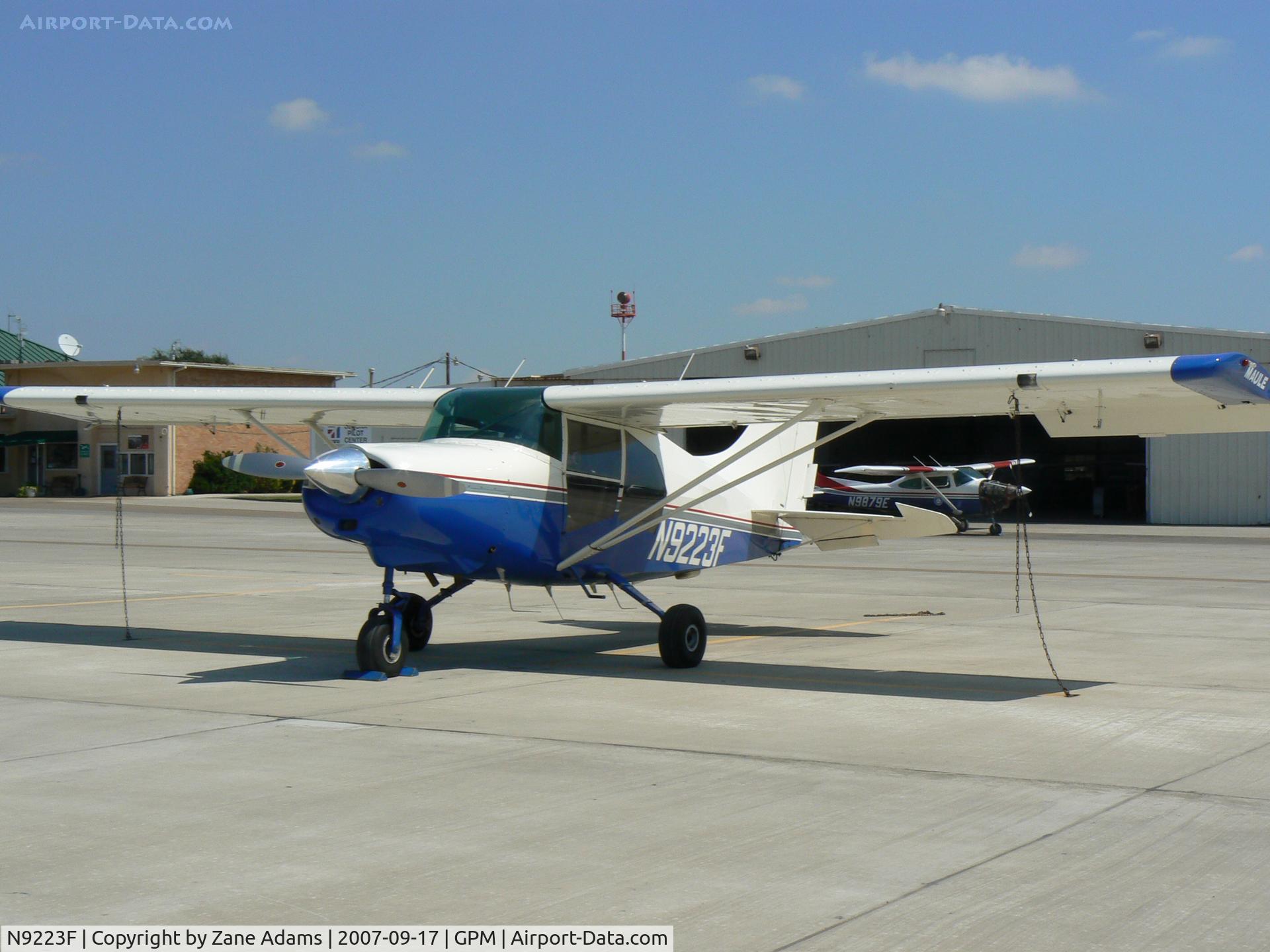N9223F, Maule MXT-7-180 Star Rocket C/N 14039C, on the ramp at Grand Prairie