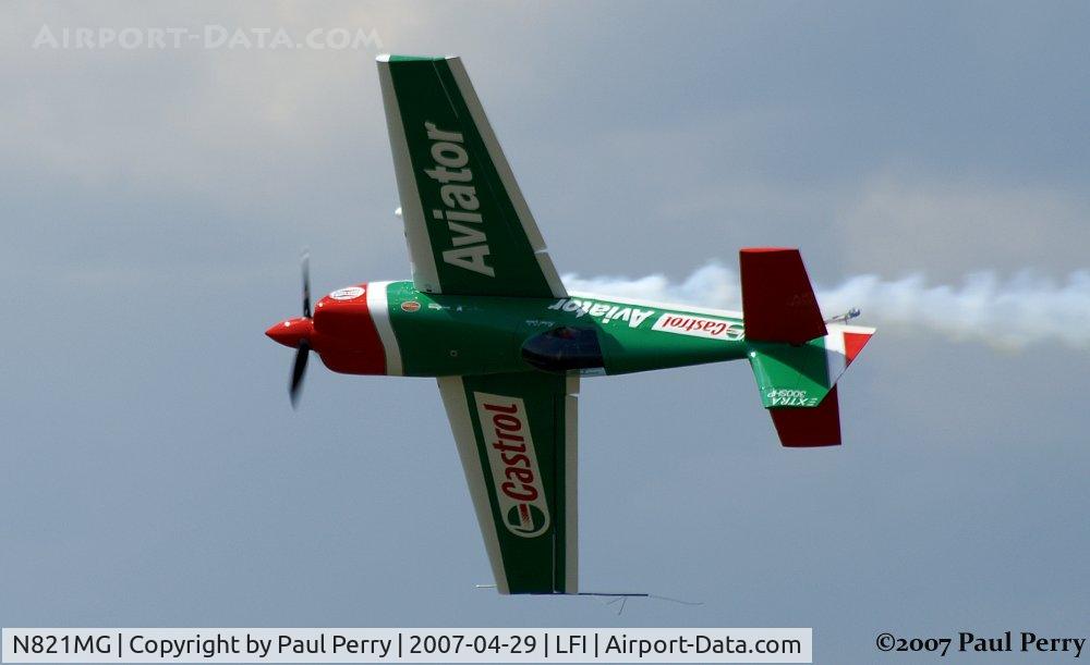 N821MG, 2006 Extra EA-300S C/N 1035, Mike getting in a slow roll