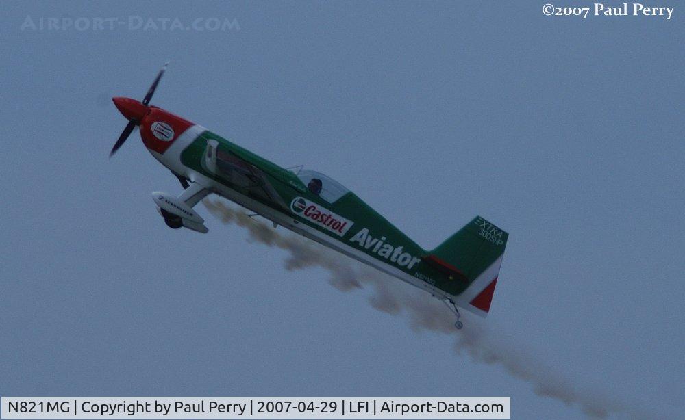 N821MG, 2006 Extra EA-300S C/N 1035, Mike Goulian always puts on a good show