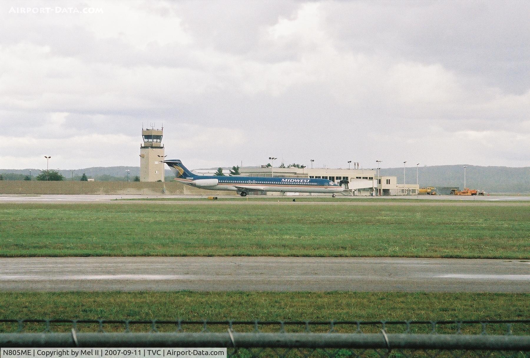 N805ME, 1981 McDonnell Douglas MD-81 (DC-9-81) C/N 48031, Atlanta Thrashers taxi for departure on RWY 28 @ Cherry Capital Airport (TVC)