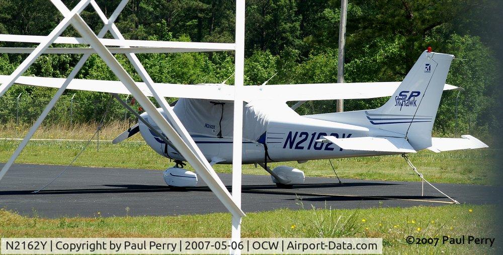 N2162Y, 2003 Cessna 172S Skyhawk SP C/N 172S9529, Catching some sun