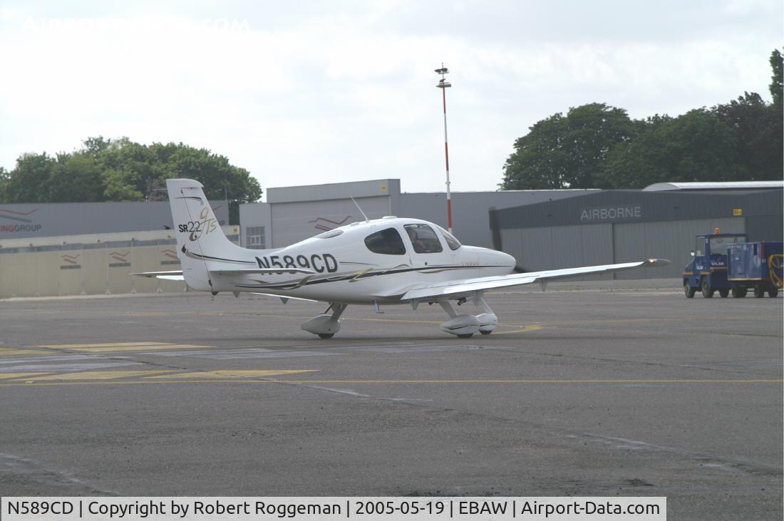 N589CD, 2006 Cirrus SR22 C/N 1855, Taxiing in during 17 th Antwerp Stampe Fly in.