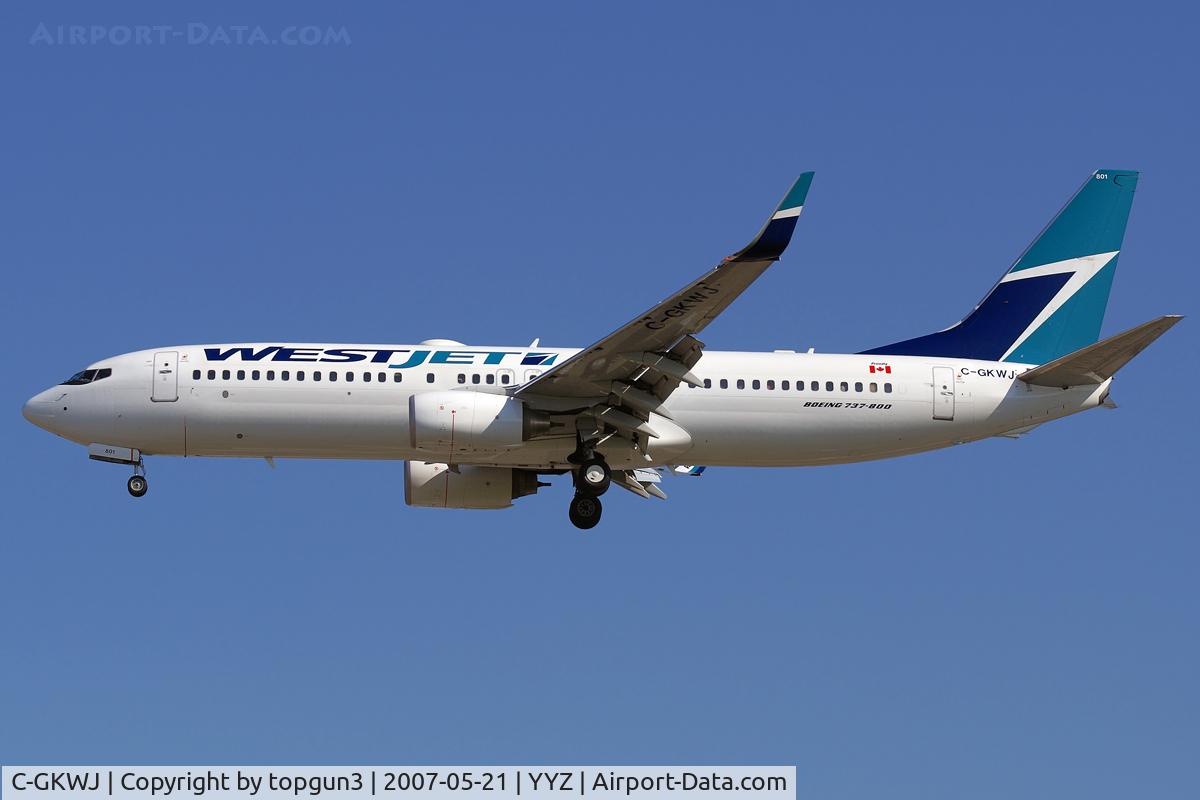 C-GKWJ, 2005 Boeing 737-8CT C/N 34151, Short final.