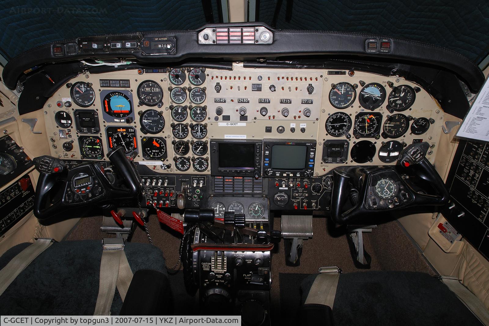 C-GCET, 1976 Beech 200 King Air C/N BB-124, Cockpit view