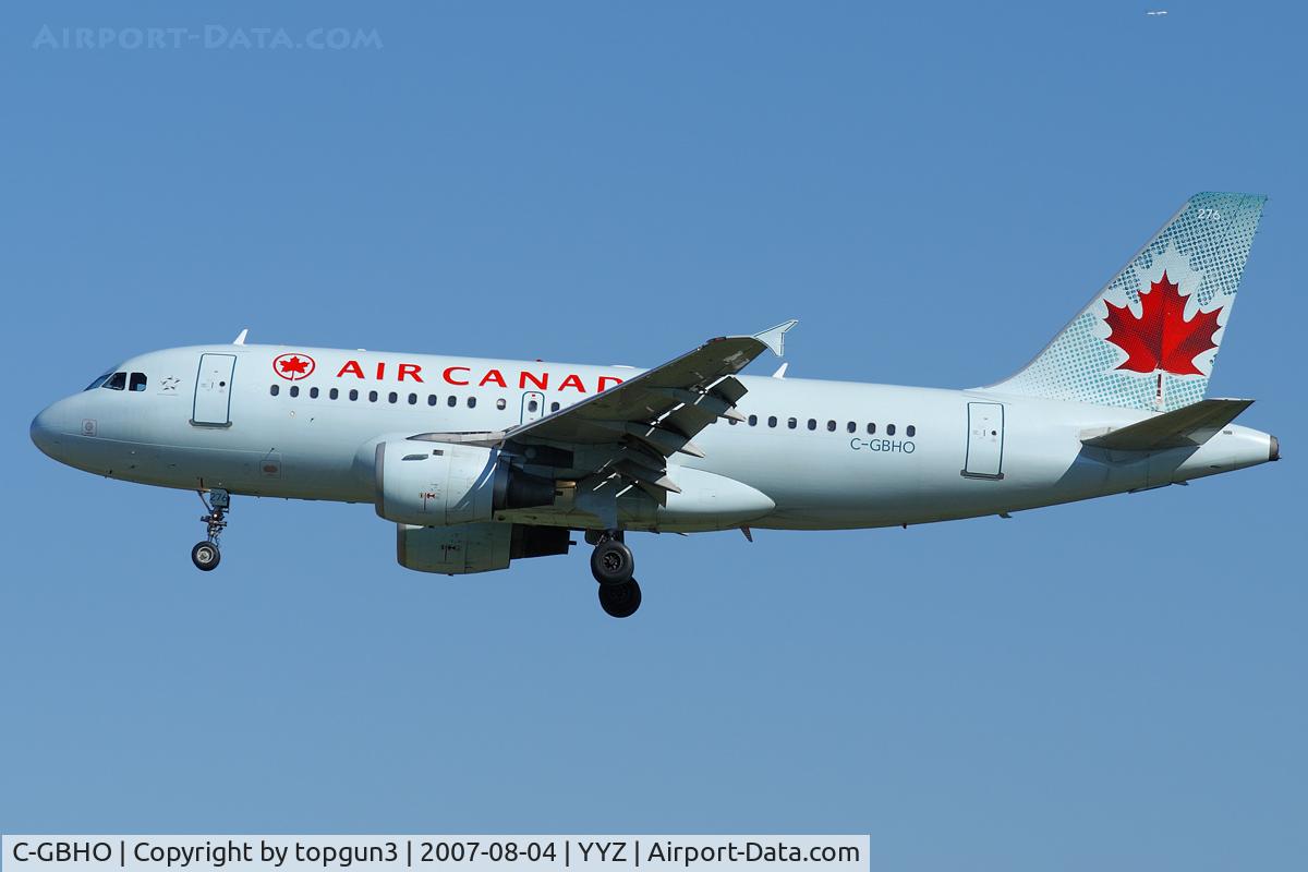 C-GBHO, 1998 Airbus A319-114 C/N 779, Short final for RWY05.