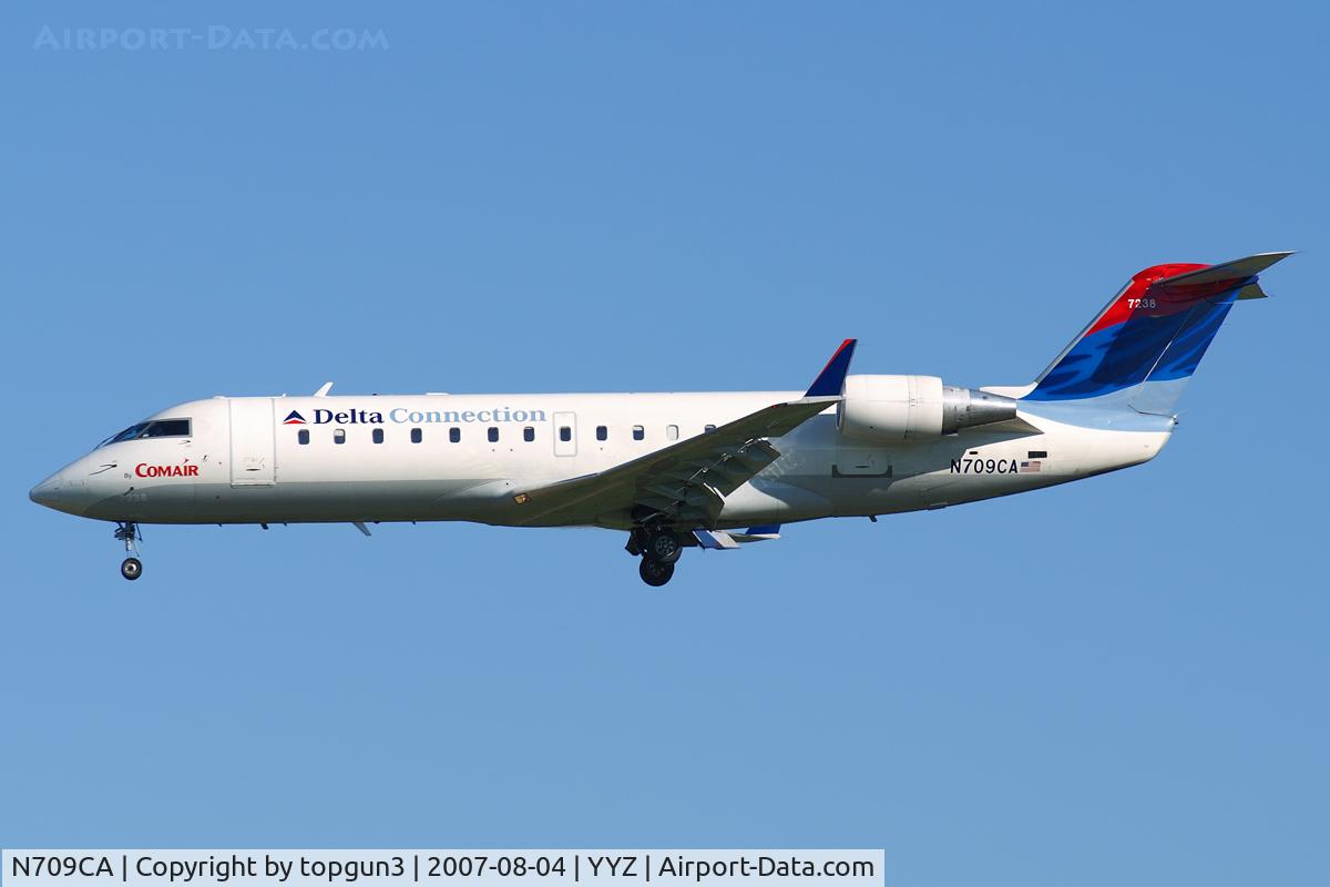 N709CA, 1998 Bombardier CRJ-100ER (CL-600-2B19) C/N 7238, Short final for RWY05.