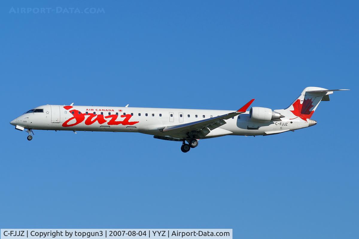 C-FJJZ, 2005 Canadair CRJ-705ER (CL-600-2D15) Regional Jet C/N 15043, Short final for RWY05.