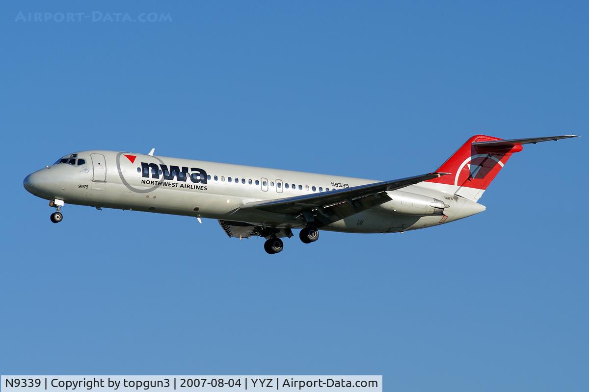 N9339, 1969 Douglas DC-9-31 C/N 47382, Short final for RWY05.