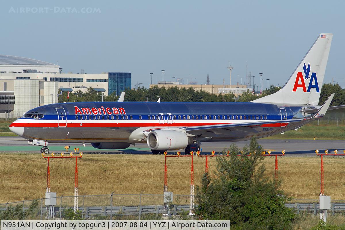 N931AN, 2000 Boeing 737-823 C/N 30079, Taxiing for departure via RWY05.