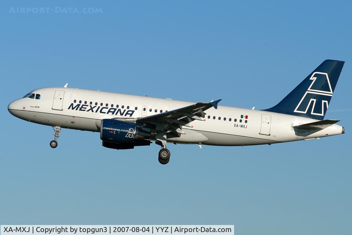 XA-MXJ, 2002 Airbus A319-112 C/N 1805, Short final for RWY05.