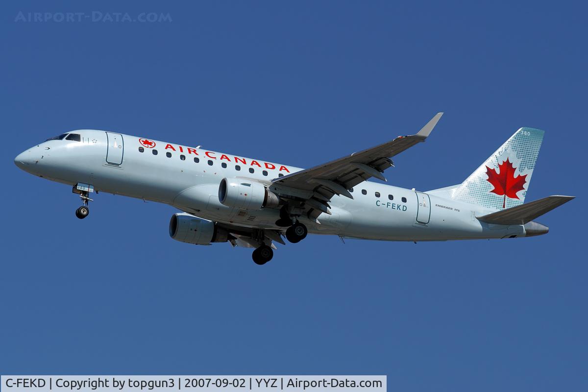 C-FEKD, 2005 Embraer 175SU (ERJ-170-200SU) C/N 17000101, Short final for RWY24L.