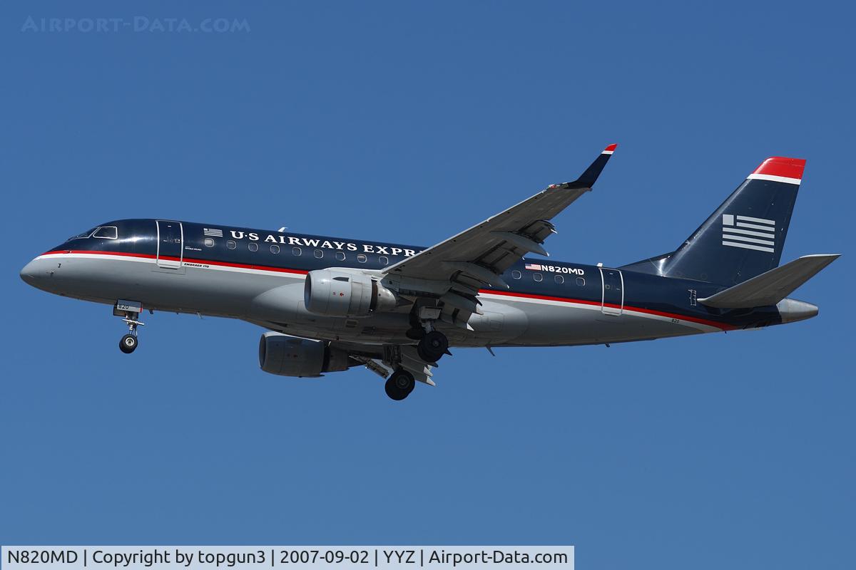 N820MD, 2004 Embraer 170SU (ERJ-170-100SU) C/N 17000041, Short final for RWY24L.