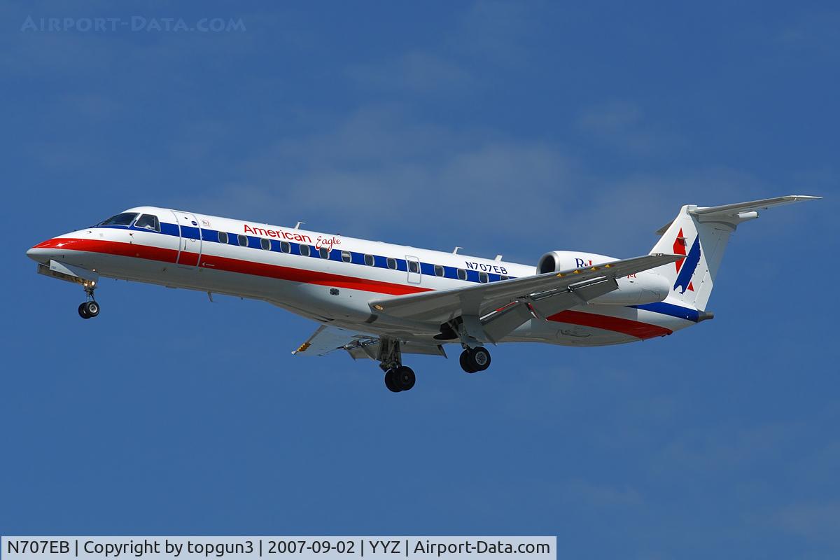 N707EB, 1999 Embraer ERJ-135LR (EMB-135LR) C/N 145195, Short final for RWY24L.