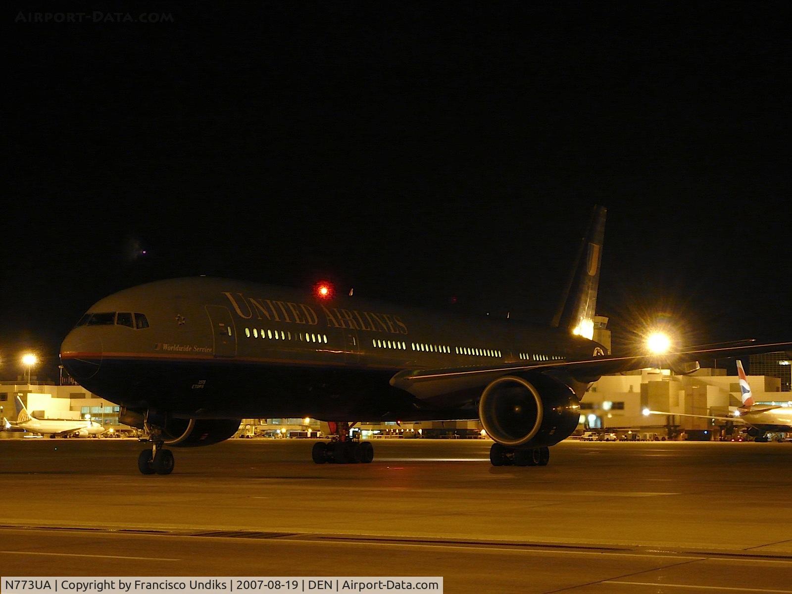 N773UA, 1995 Boeing 777-222 C/N 26929, United Airlines 777 going to hanger.