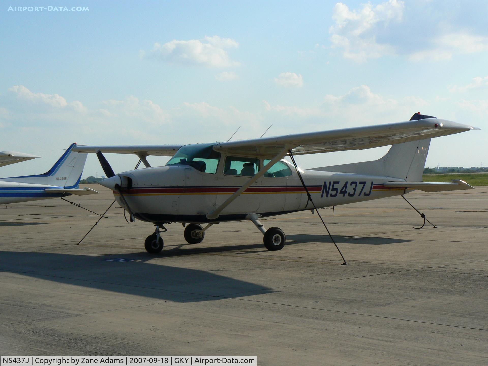 N5437J, 1980 Cessna 172N C/N 17273794, on the ramp at Arlington Muni