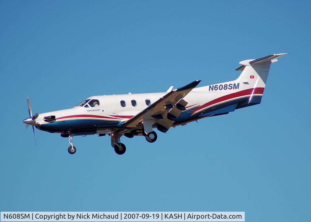 N608SM, 2006 Pilatus PC-12/47 C/N 734, Pilatus on final for 32