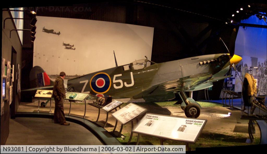 N93081, 1943 Supermarine 361 Spitfire LF.IXc C/N CBAF.IX.1886, VICKERS-SUPERMARINE SPITFIRE LF MK IX c    MK923