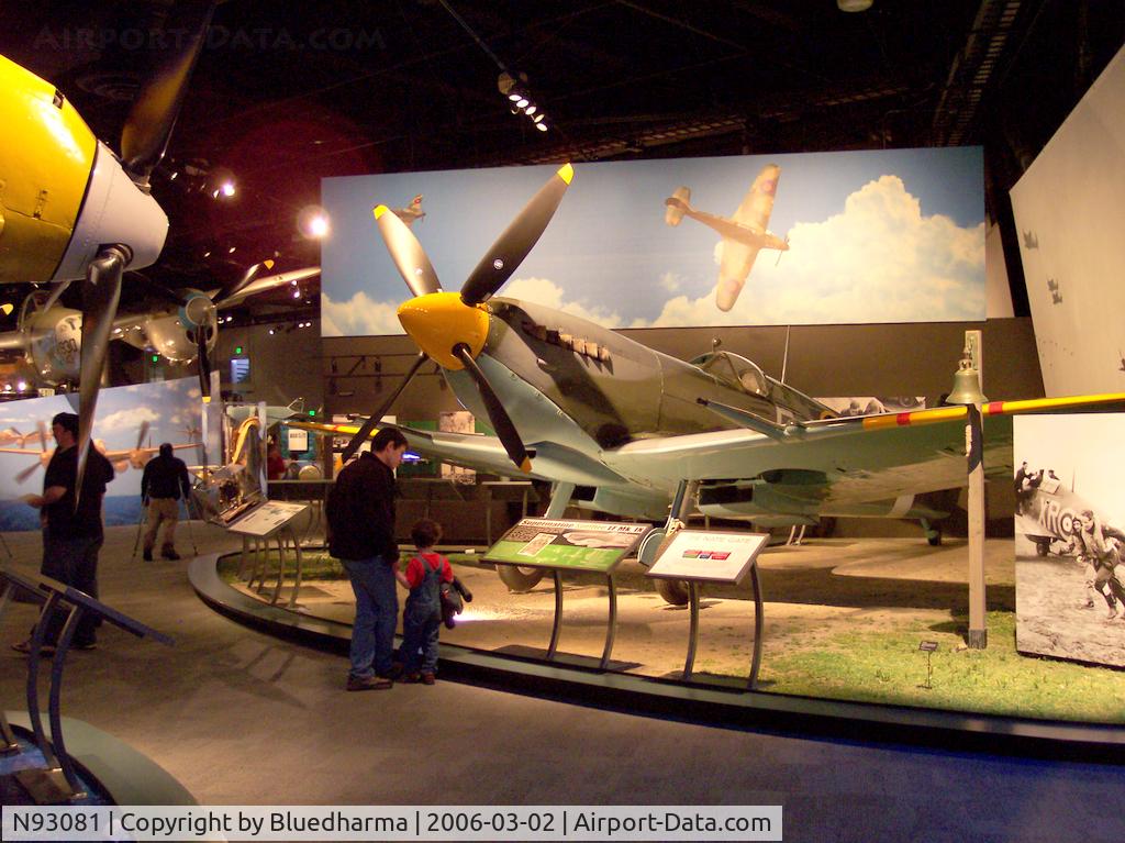 N93081, 1943 Supermarine 361 Spitfire LF.IXc C/N CBAF.IX.1886, VICKERS-SUPERMARINE SPITFIRE LF MK IX c    MK923