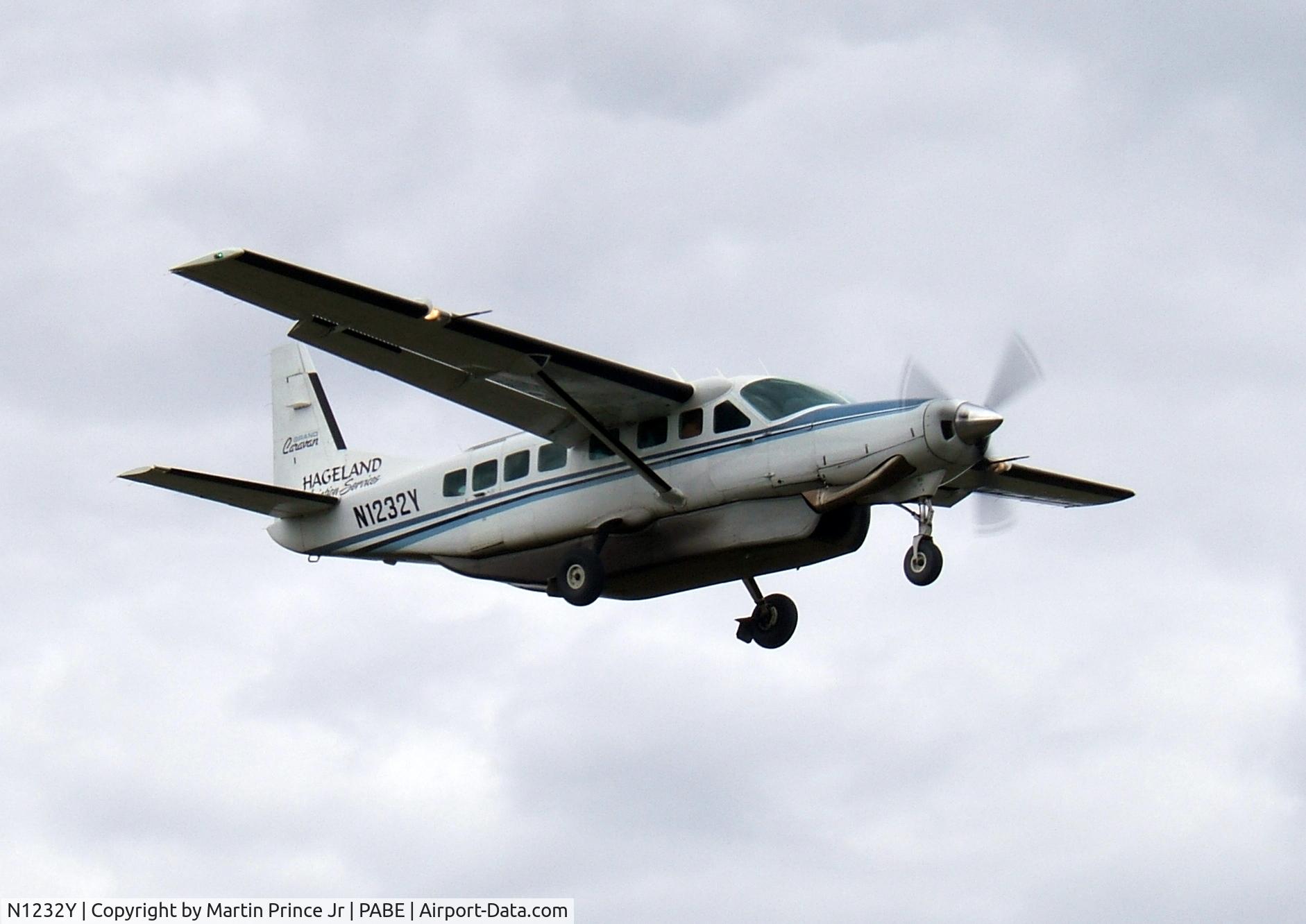 N1232Y, 1996 Cessna 208B C/N 208B0566, Caravan 32Y on final to Runway 11 in Bethel Alaska