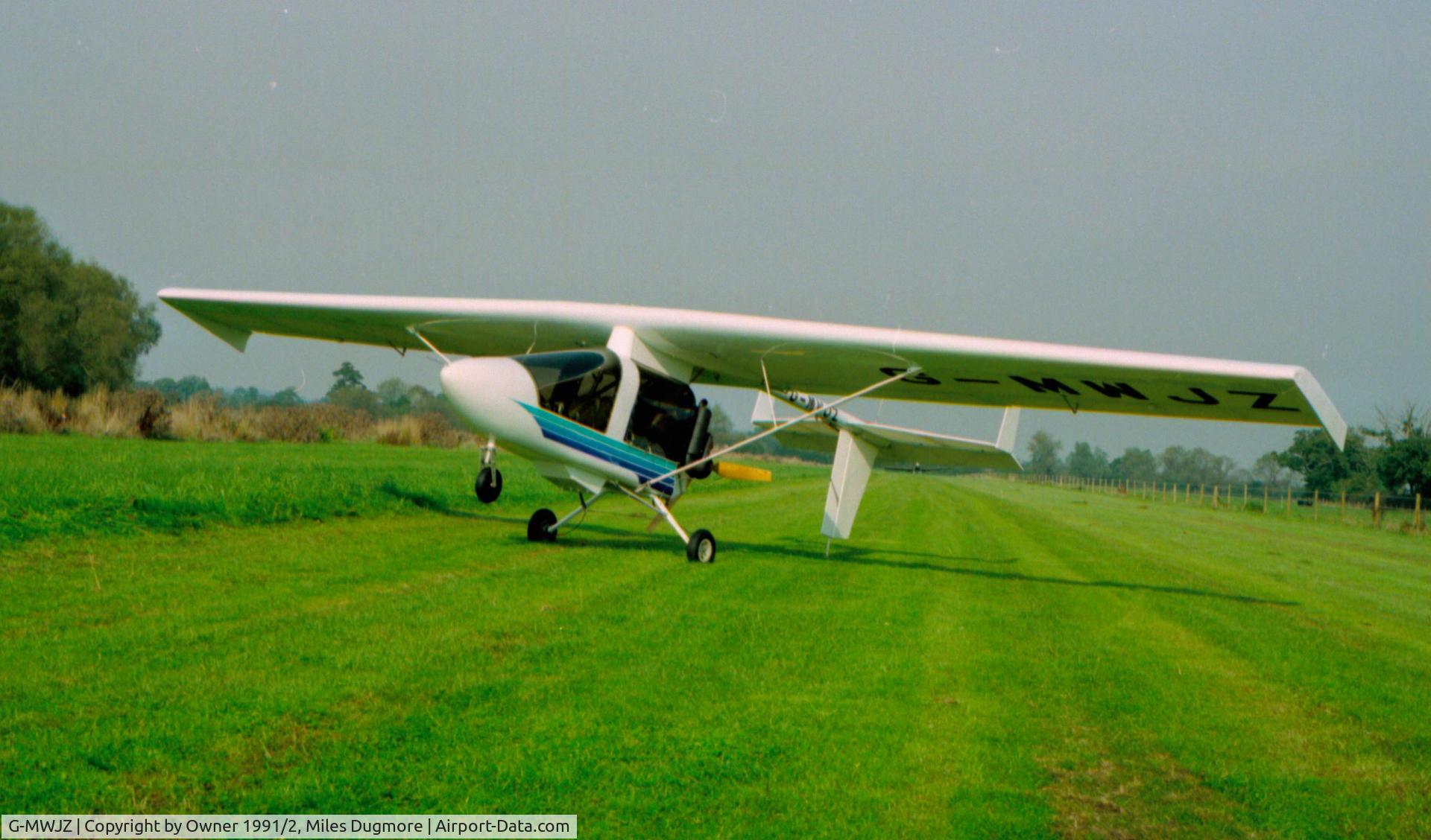 G-MWJZ, 1990 CFM Shadow Series CD C/N K132, Taken at Lotmead Farm Nr Swindon