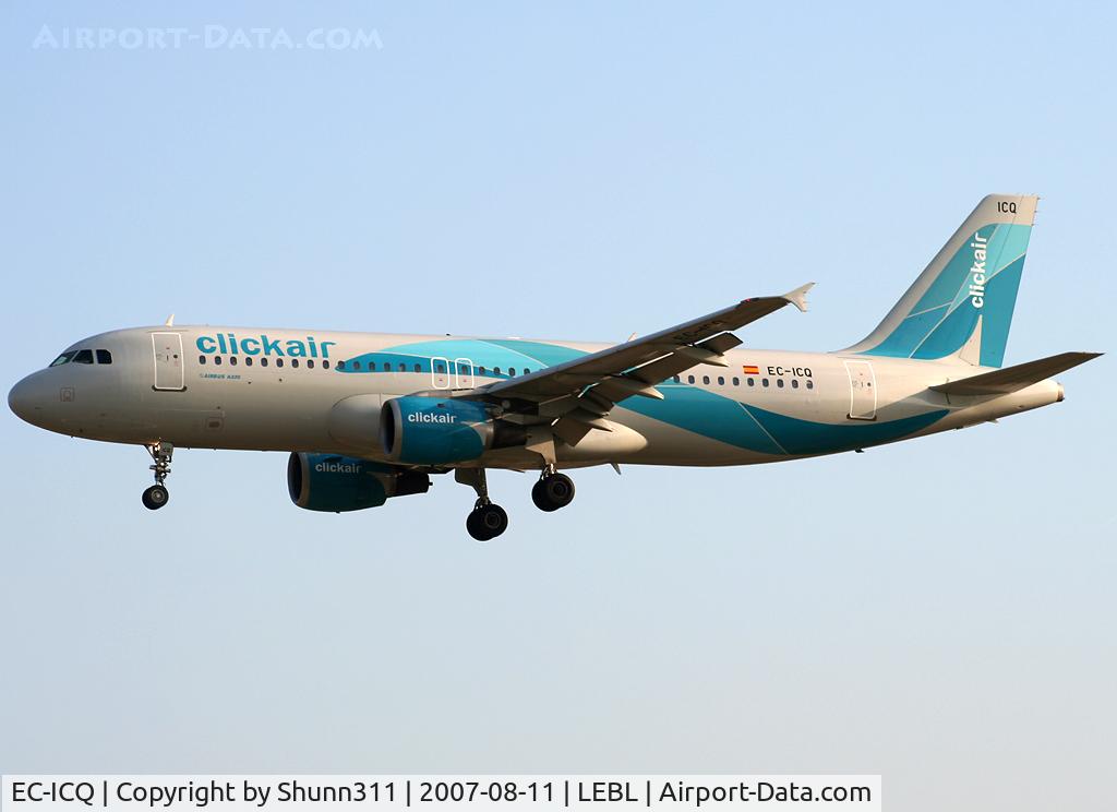 EC-ICQ, 1991 Airbus A320-211 C/N 199, Landing 25L