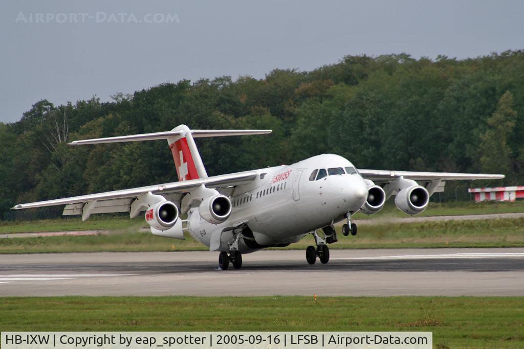 HB-IXW, 1995 British Aerospace Avro 146-RJ100 C/N E3272, landing on rwy 16