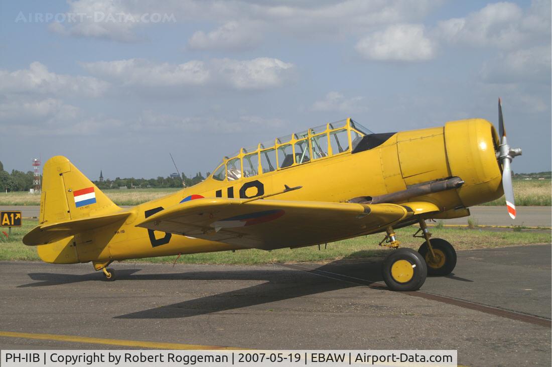 PH-IIB, 1943 Noorduyn AT-16 Harvard IIB C/N 14A-1467, Ex B-118 K.Lu.17 th Antwerp Stampe Fly in.