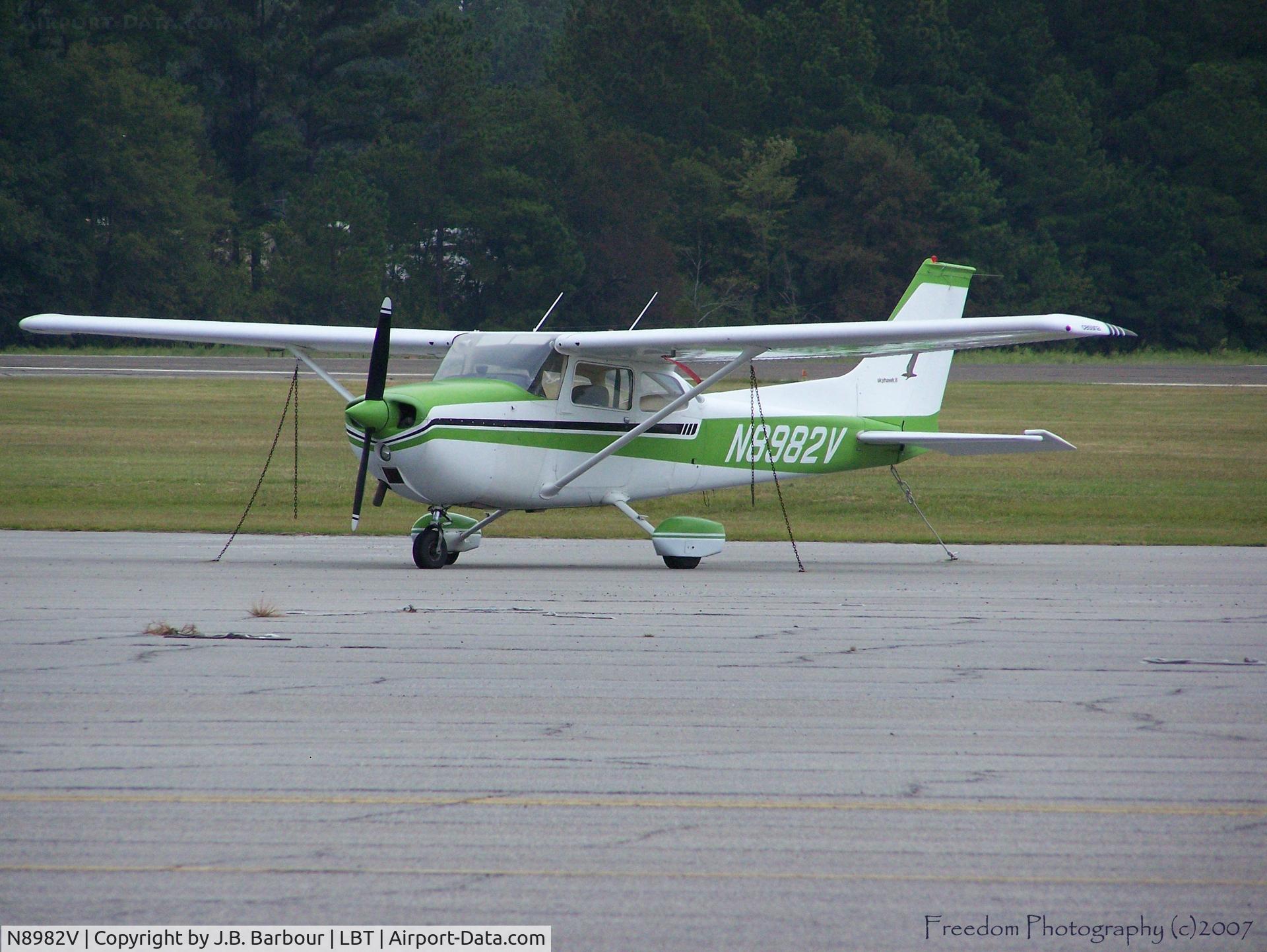N8982V, 1974 Cessna 172M C/N 17264338, I like this G/W/B color scheme