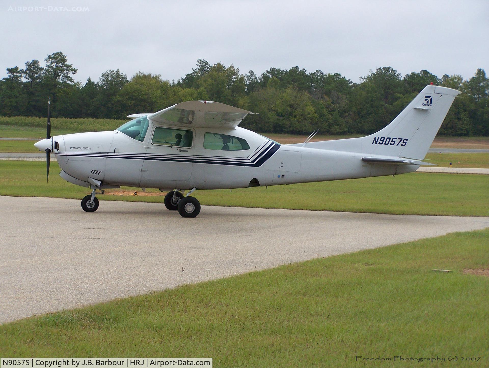 N9057S, Cessna 210R Centurion C/N 21065009, Nice