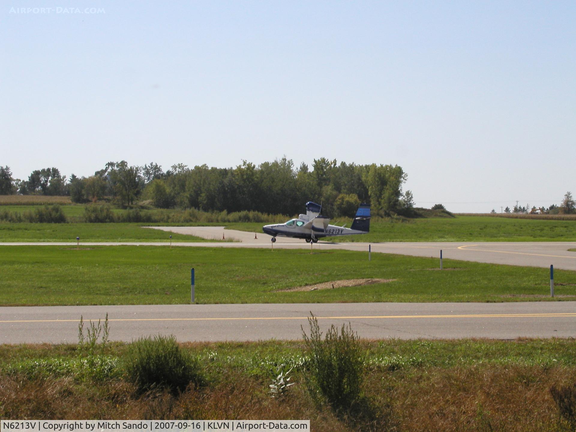 N6213V, 1977 Consolidated Aeronautics Inc. Lake LA-4-200 C/N 856, Landing Runway 12 VFR from Grand Marais, MN (CKC).