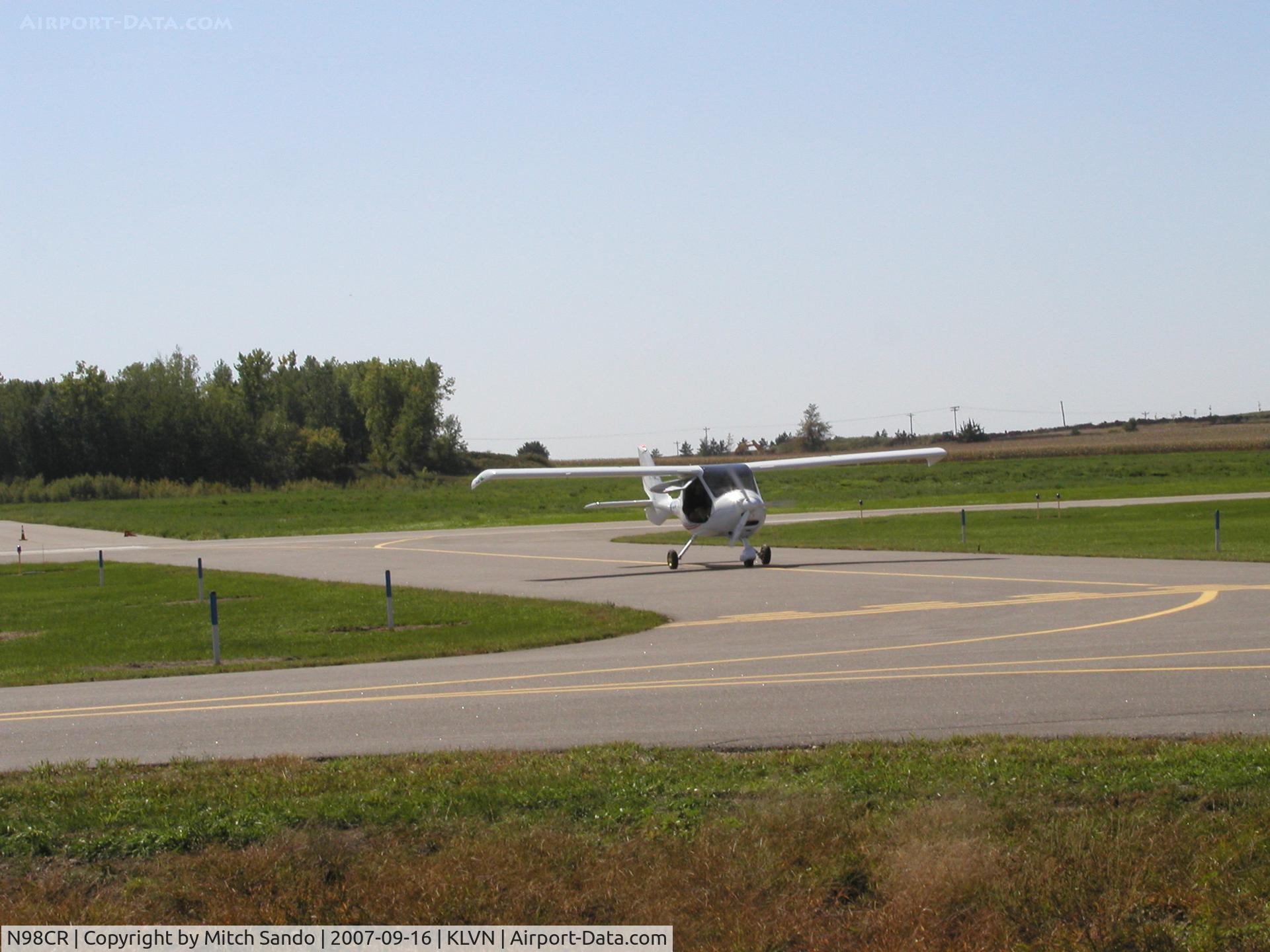 N98CR, 2006 Flight Design CTSW C/N 06-05-13, Taxiing to the tie-downs.