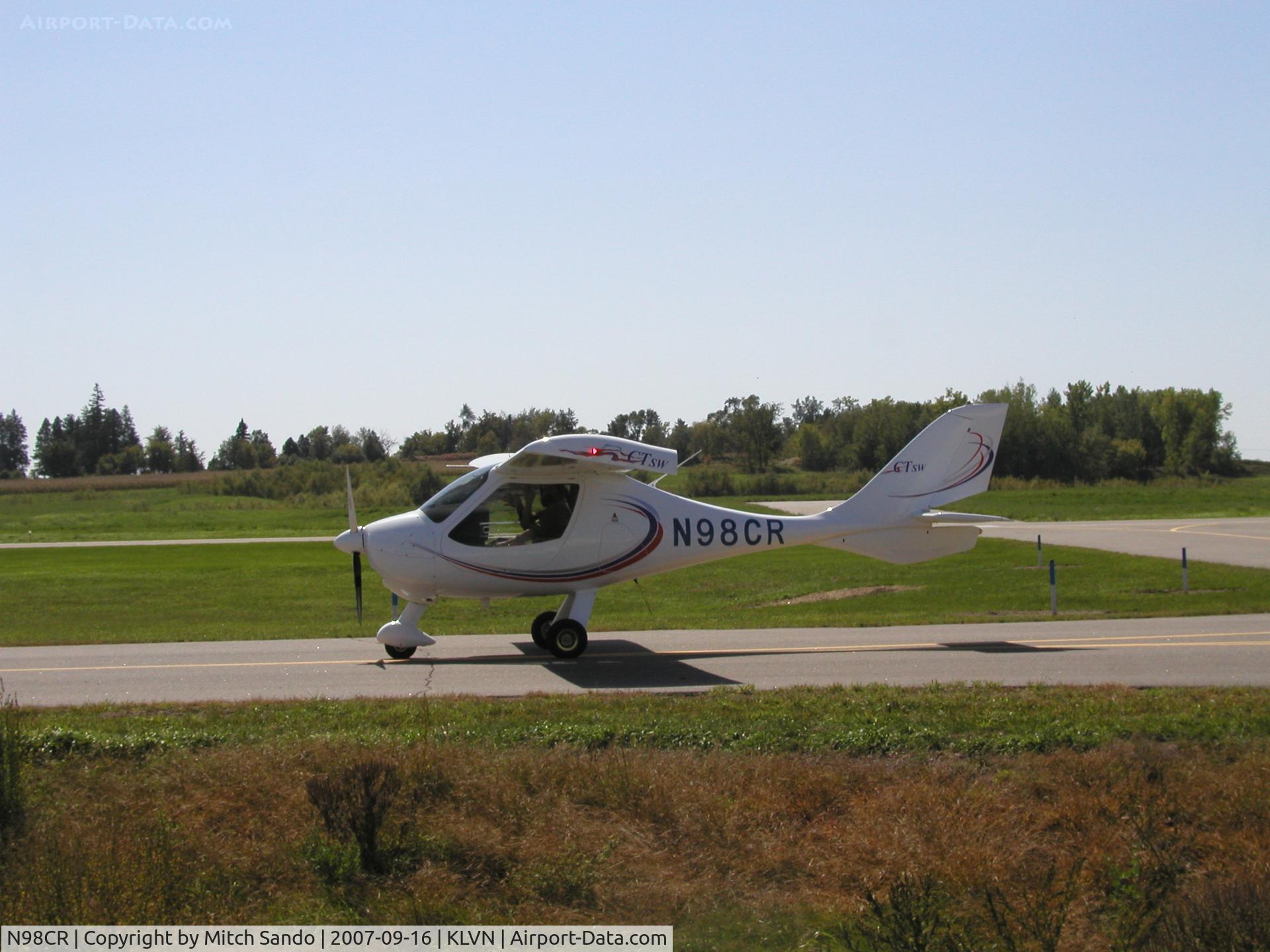 N98CR, 2006 Flight Design CTSW C/N 06-05-13, Taxiing to the tie-downs.