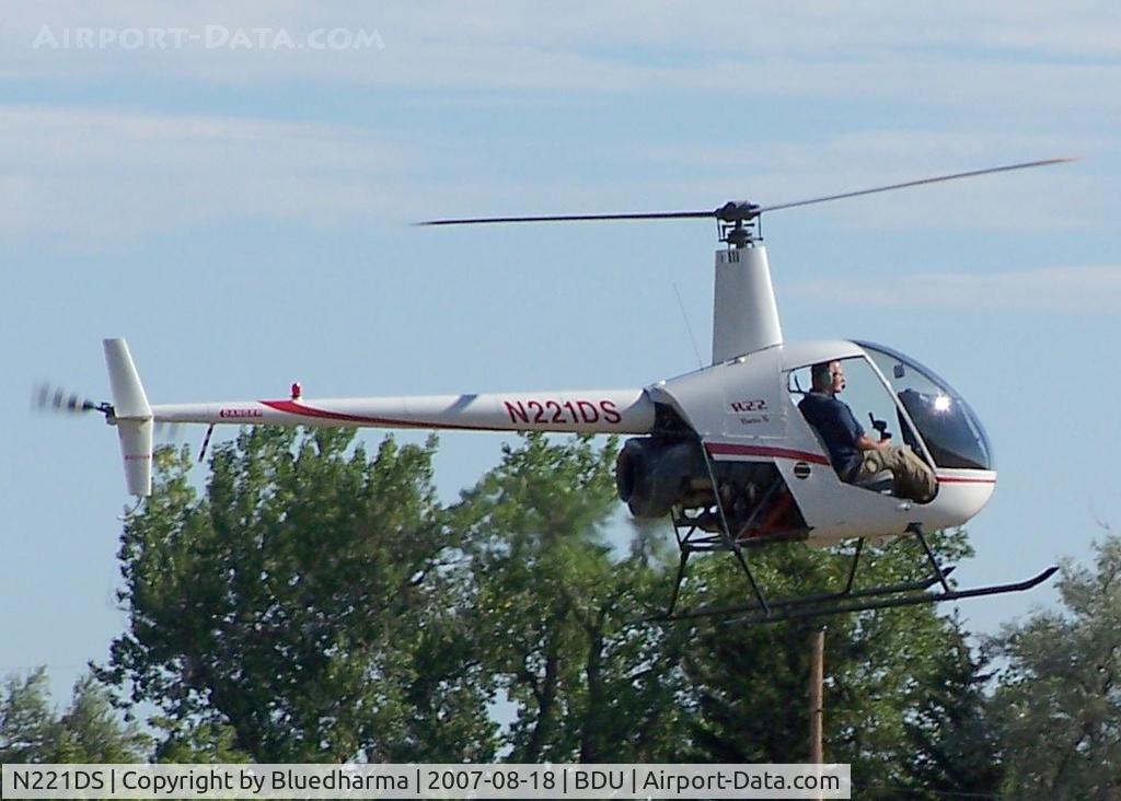N221DS, 2000 Robinson R22 Beta C/N 3065, Landing