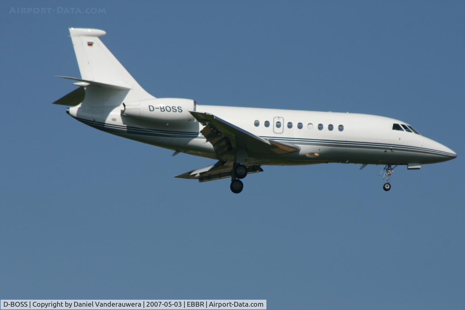 D-BOSS, 2004 Dassault Falcon 2000EX C/N 033, descending to rwy 02