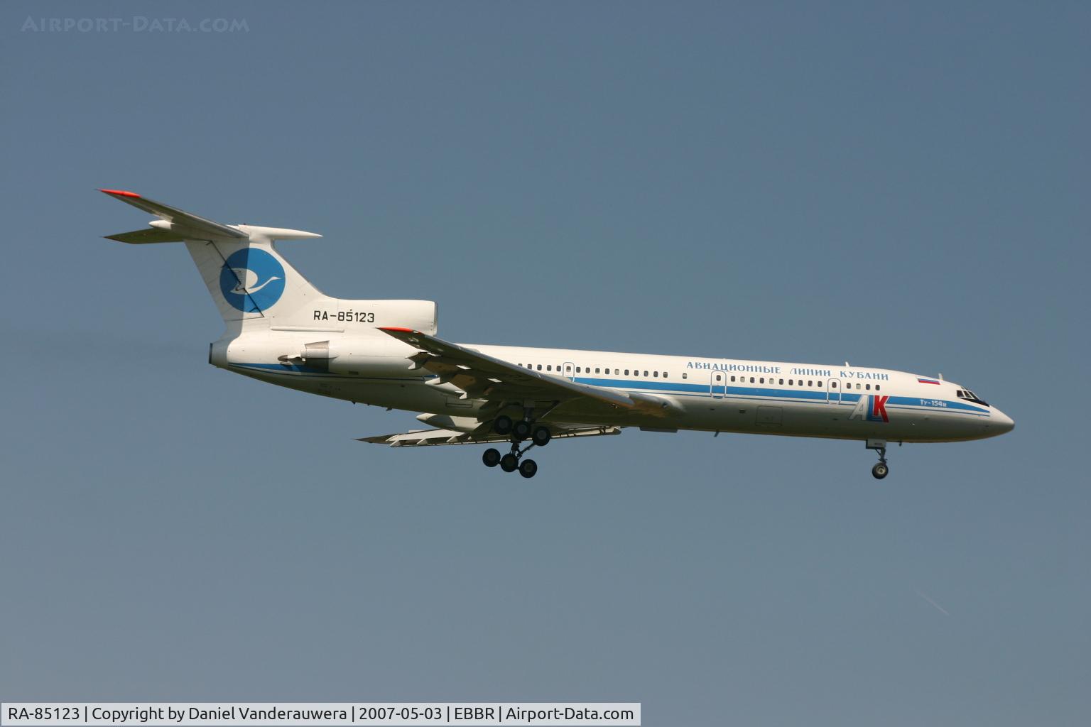 RA-85123, 2006 Tupolev Tu-154M C/N 89A123, flight KIL3055 is descending to rwy 02