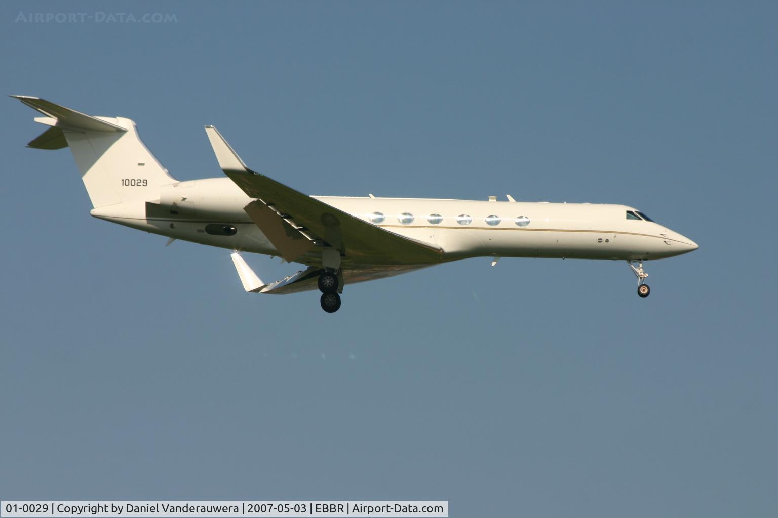 01-0029, 2002 Gulfstream C-37A C/N 624, descending to rwy 02