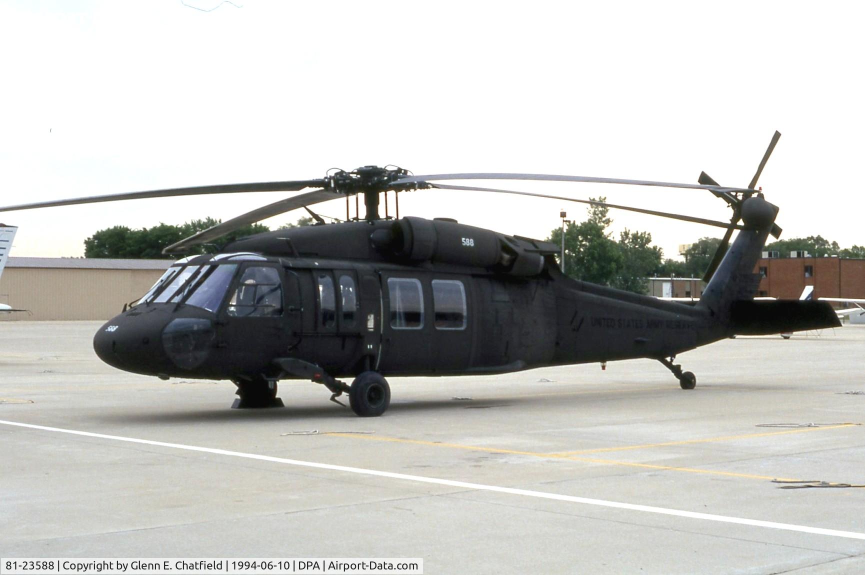 81-23588, 1981 Sikorsky UH-60A Black Hawk C/N 70309, UH-60A stopping over